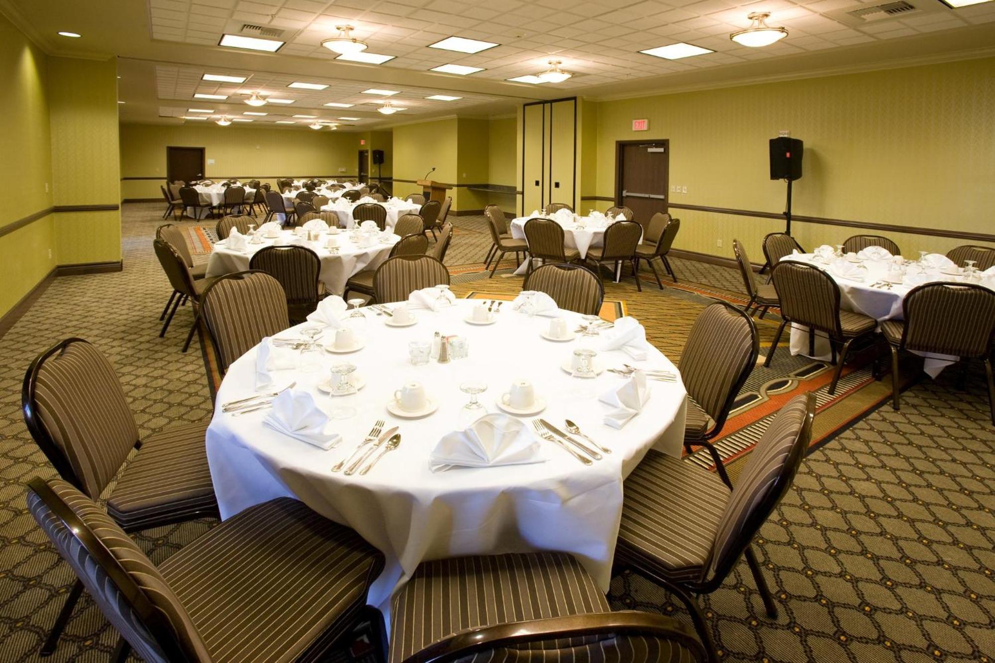 Holiday Inn & Suites Bakersfield By Ihg Esterno foto