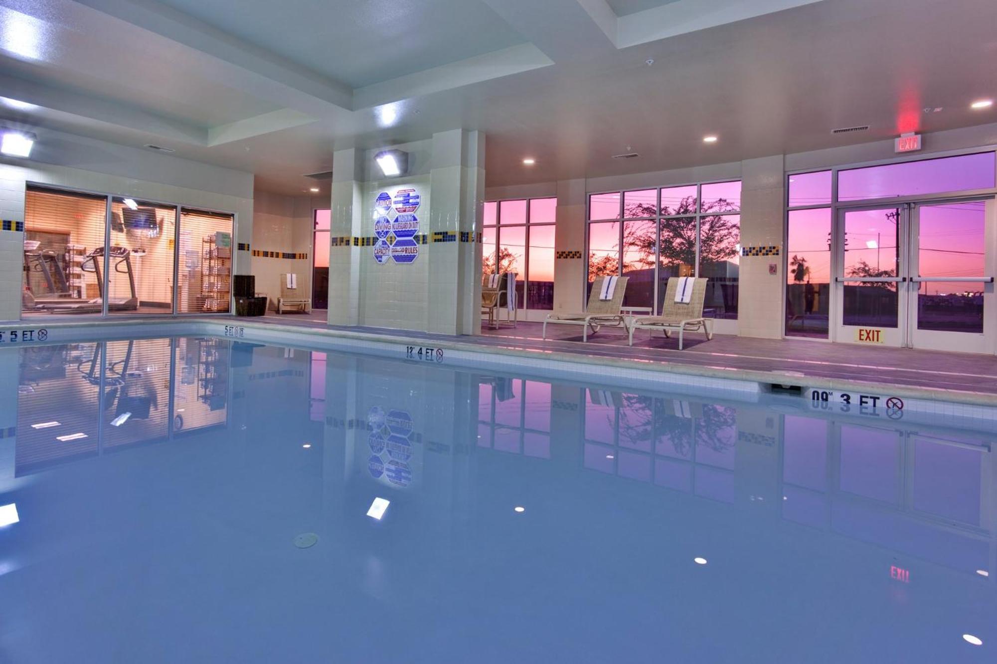 Holiday Inn & Suites Bakersfield By Ihg Esterno foto