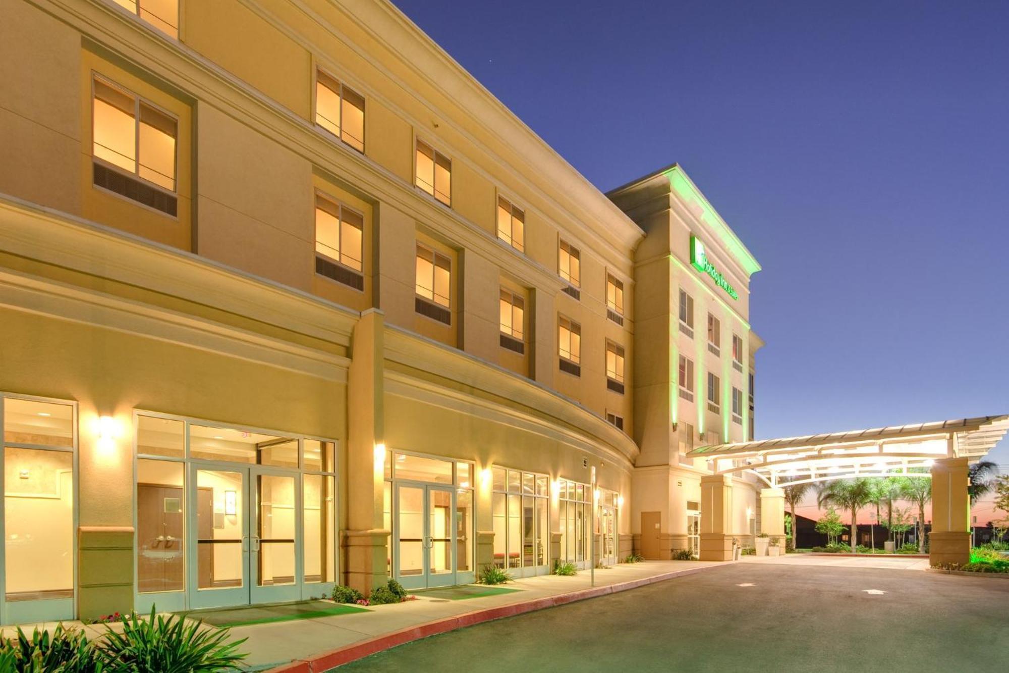 Holiday Inn & Suites Bakersfield By Ihg Esterno foto