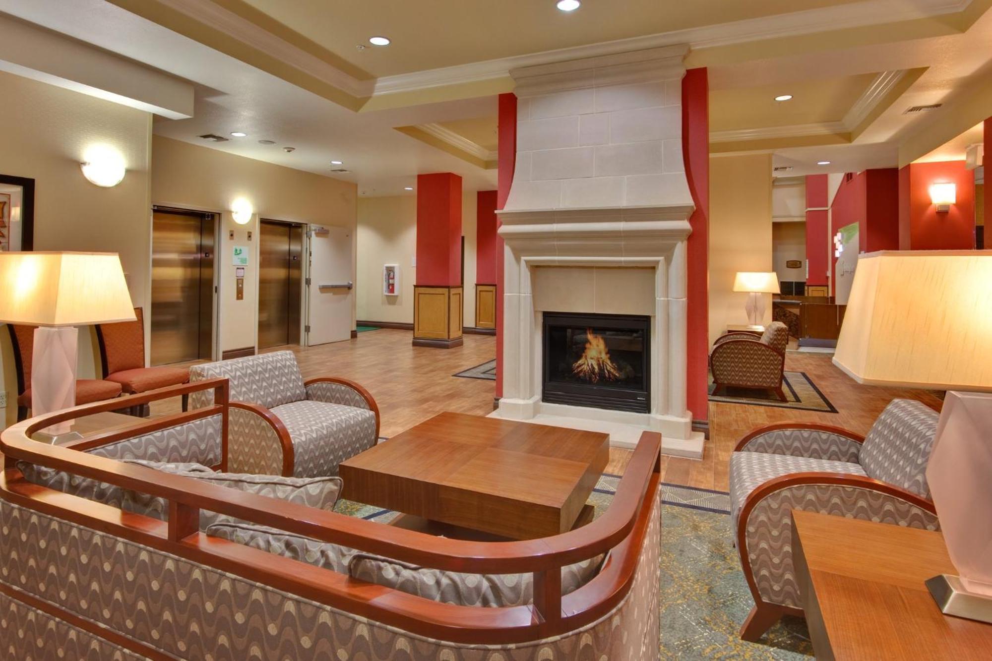 Holiday Inn & Suites Bakersfield By Ihg Esterno foto
