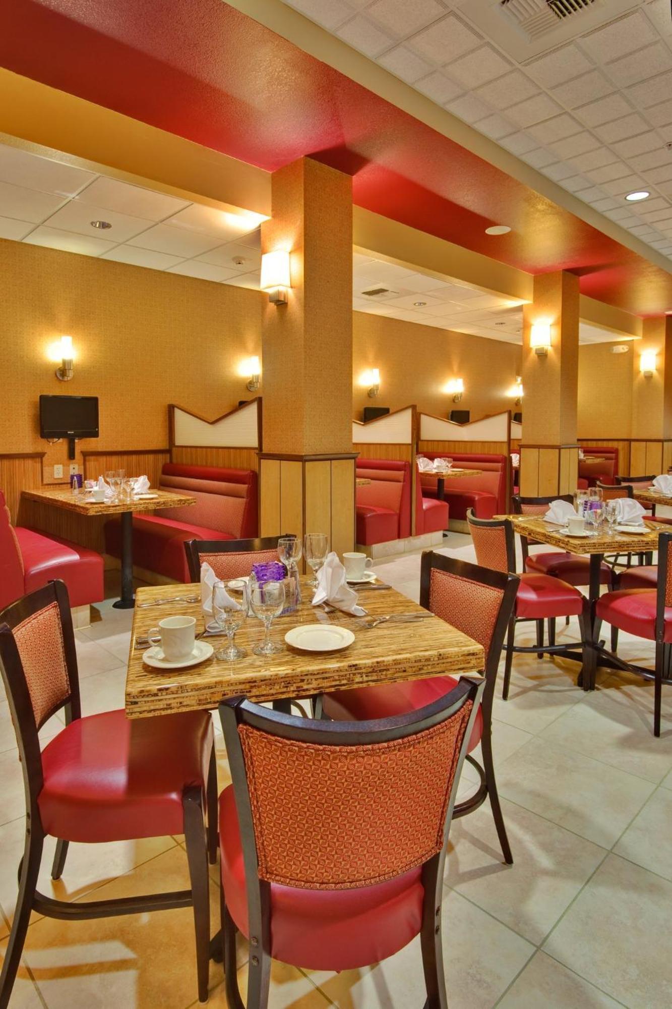 Holiday Inn & Suites Bakersfield By Ihg Esterno foto