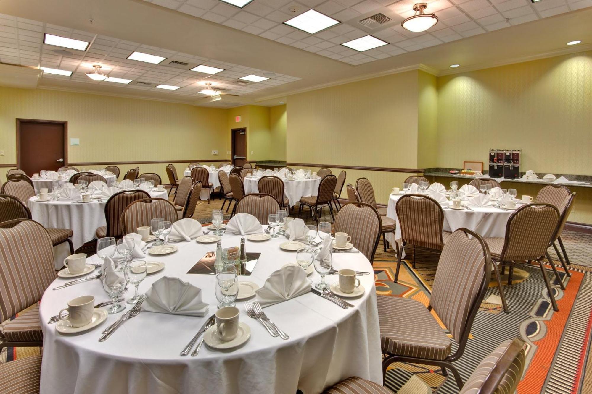 Holiday Inn & Suites Bakersfield By Ihg Esterno foto