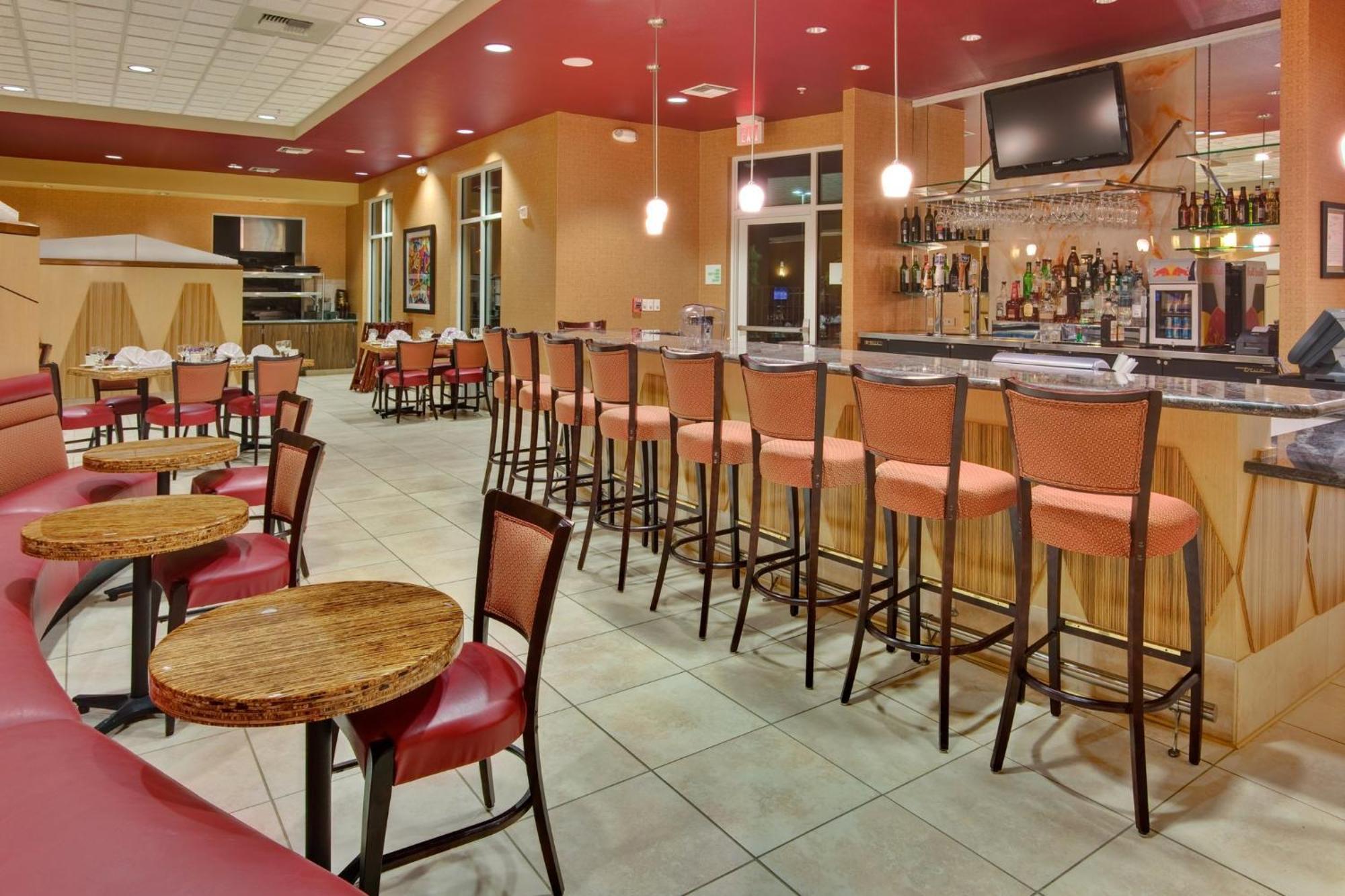 Holiday Inn & Suites Bakersfield By Ihg Esterno foto