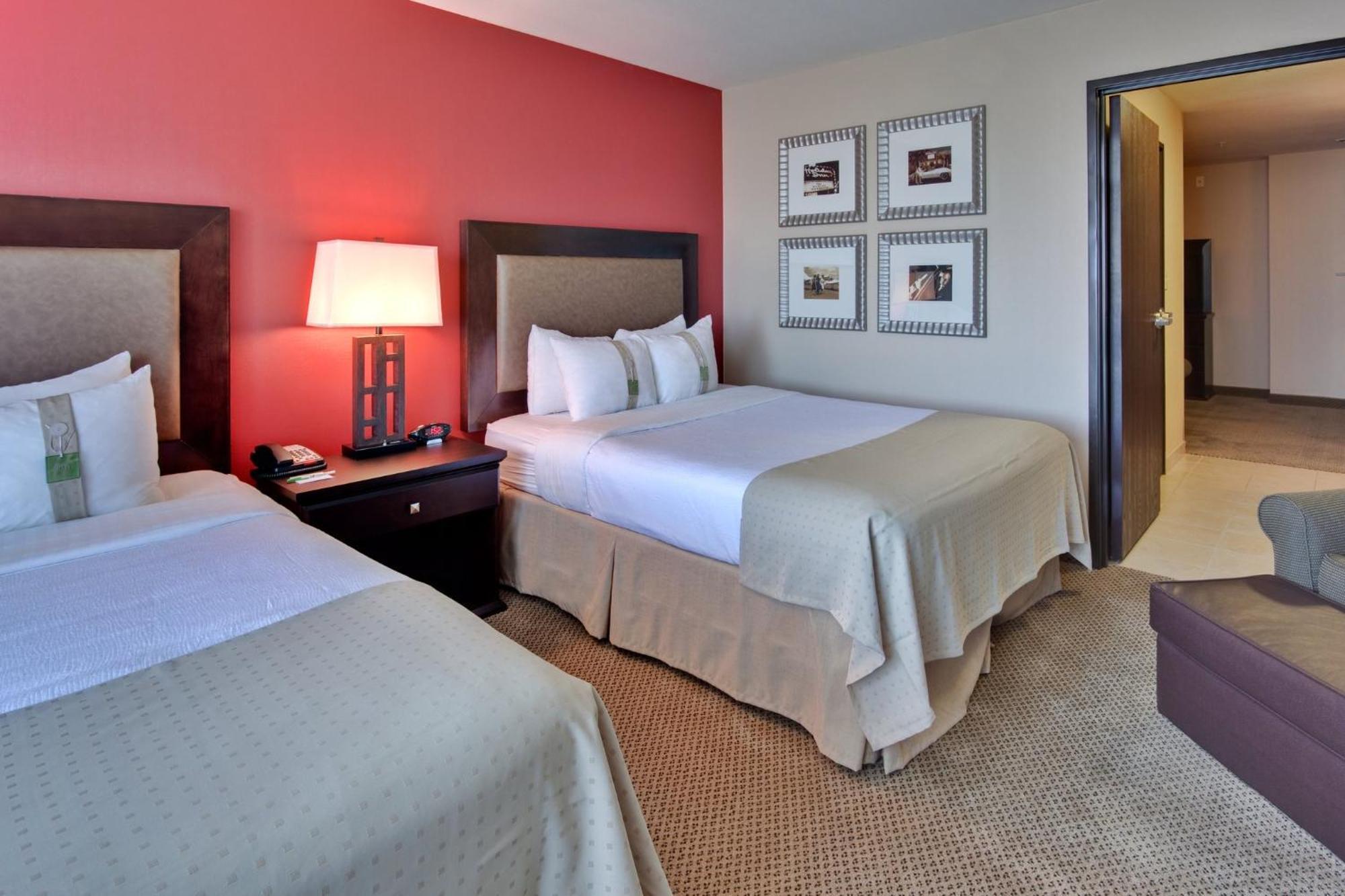 Holiday Inn & Suites Bakersfield By Ihg Esterno foto